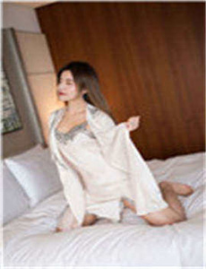 无颜美女